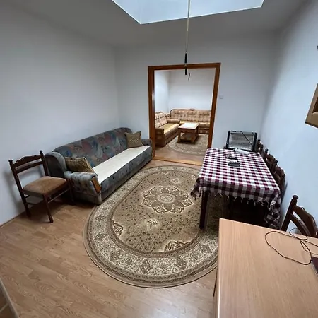 Apartment Mak *